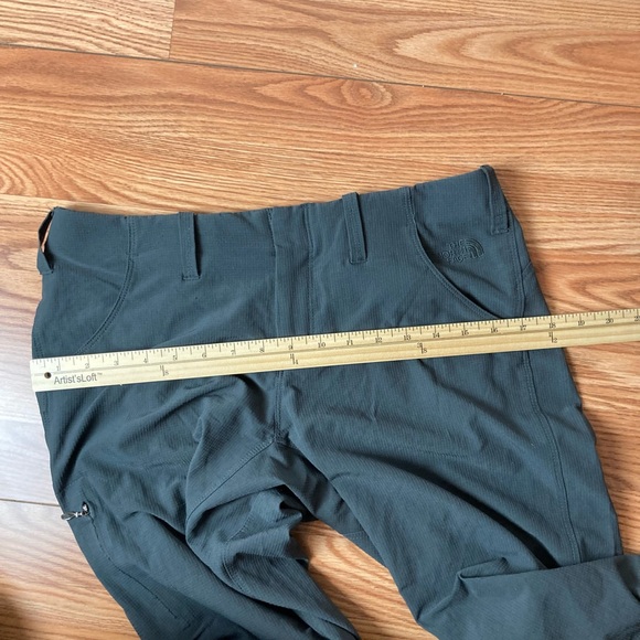 North Face. Capris - Picture 4 of 10